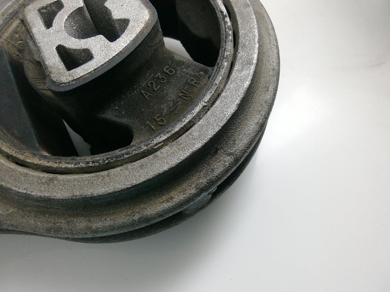 Supporto gomma motore fiat punto 1.3 ( 2011 in poi ) bielletta 55702836