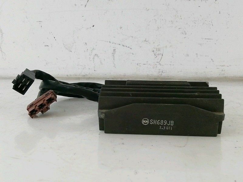 Regolatore di tensione piaggio vespa gts 250 ( 2005 > 2012 ) sh689jb