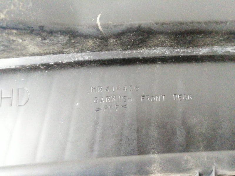 Griglia sotto parabrezza mitsubishi pajero ( 2000 > 2006 ) gocciolatoio