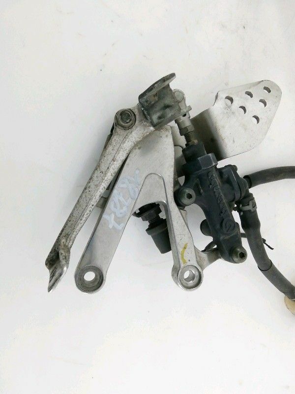 Impianto frenante posteriore yamaha yzf r6 - 600 cc (2000 > 2003) pinza