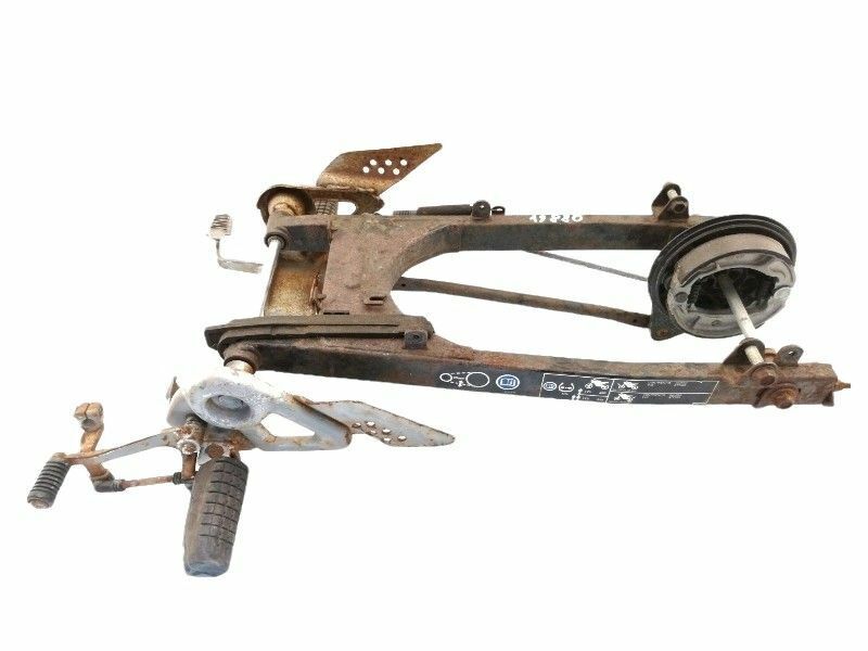 Forcellone posteriore honda cbf 125 (2008 > 2014) pedane pedali freno