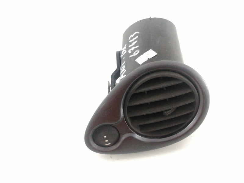 Bocchetta aria destra renault clio 3^ serie ( 2005 in poi ) griglia